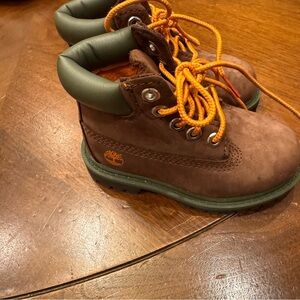 Timberland Kids Brown &Green Primaloft 200 gram Boots Size 6 Suade Orange Laces